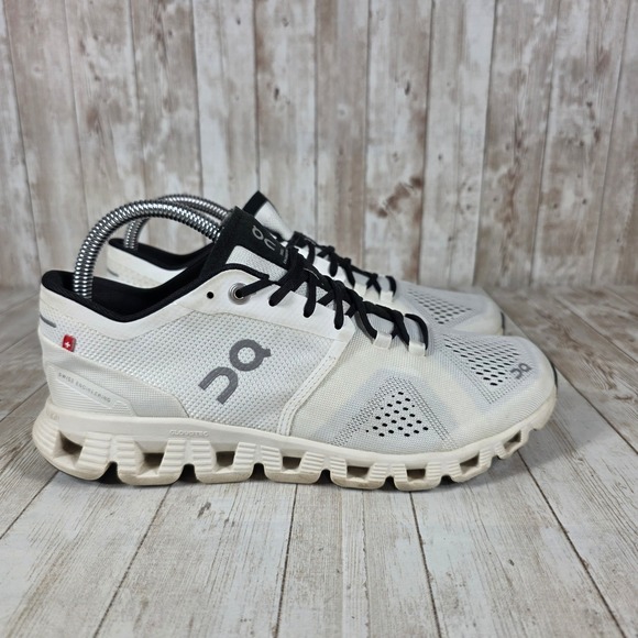 On Cloud X Swiss Engineering White Running Women's Size 8 Athletic Sneakers - Picture 1 of 8